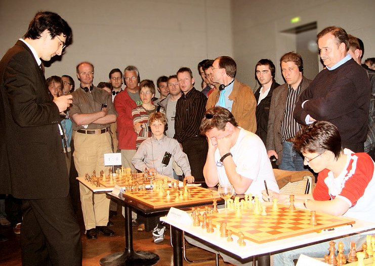 Schach-Simultan Kramnik 2004