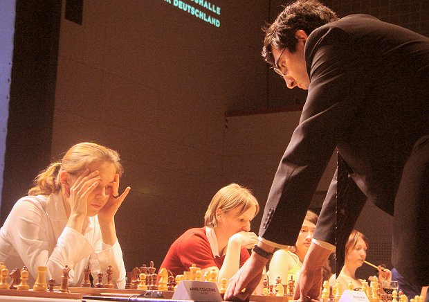 Schach-Simultan Kramnik 2004