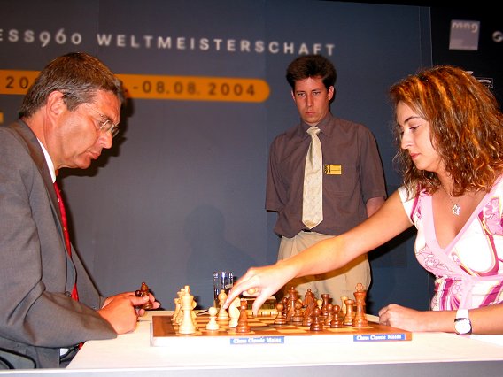 Jens Beutel gegen Antoaneta Stefanowa bei den Chess Classic