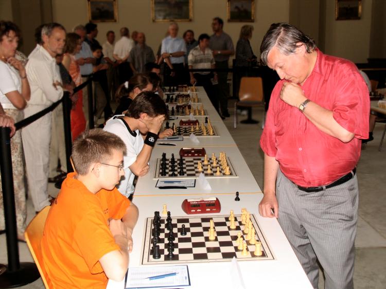 Chess simul with Karpov 2005